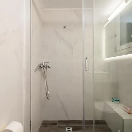 Renovated 2 Bedroom Apt In Larissis Railway Station And Metro *