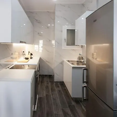 Renovated 2 Bedroom Apt In Larissis Railway Station And Metro