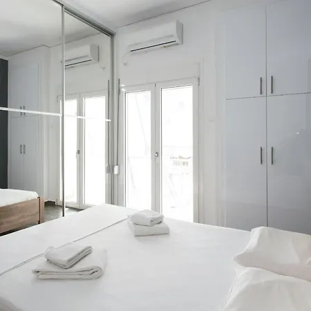 Renovated 2 Bedroom Apt In Larissis Railway Station And Metro Apartment *