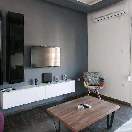 Apartment Renovated 2 Bedroom Apt In Larissis Railway Station And Metro Athens